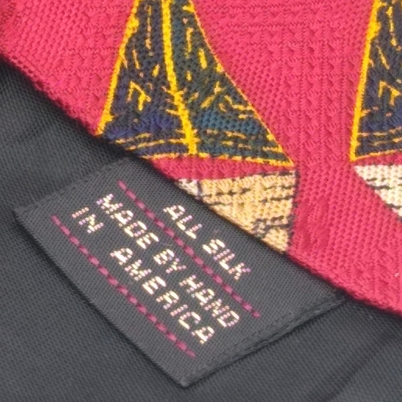 Vibrant Farah 100% Silk Red Geometric Pattern Foulard Necktie Men's Tie - Picture 9 of 11